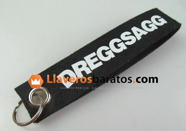 Llavero de fieltro negro con logo blanco