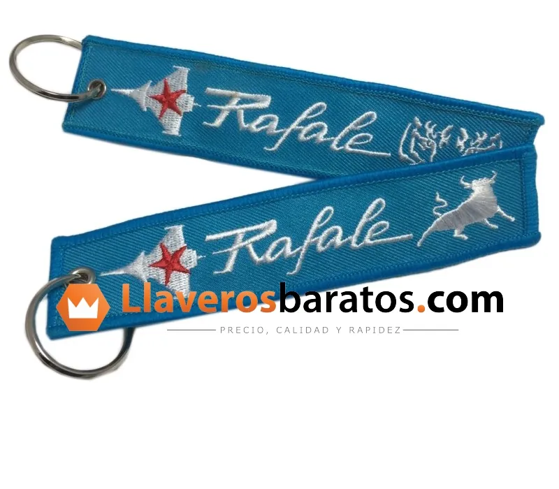 Llavero de tela bordado azul turquesa con avión